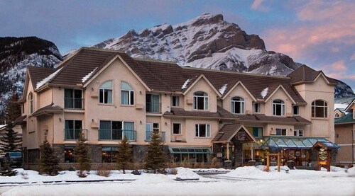 Comfy Room Along Banff Ave! Air-Conditioning