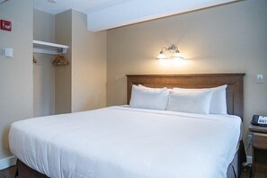 1 bedroom, in-room safe, iron/ironing board, free WiFi - Standard King Room in Banff with Air-Conditioning (Banff)