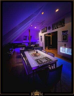 Dining - Apartment up to 7 people - Ideal for couples & families (Hlavní mesto Praha)