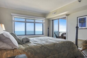 3 bedrooms, WiFi - XPLORIE ACTIVITIES & LINENS INCLUDED*! Direct Oceanfront 3BR/2BA condo in The Plaza. Indoor and Outdoor Pools and Tiki Bar. (Ocean City)
