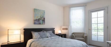 3 bedrooms, desk, iron/ironing board, free WiFi