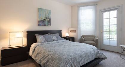 Spacious Roland Park Apt near Hopkins