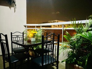 Outdoor dining - Résidence Prosper, Confort Comme à la Maison (Abidjan)