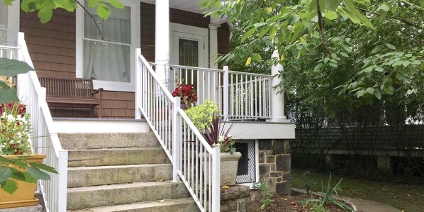 Exterior detail - Attic Apartment in Leafy Roland Park (Baltimore)