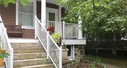 Attic Apartment in Leafy Roland Park