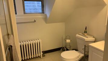 Towels, soap, shampoo, toilet paper