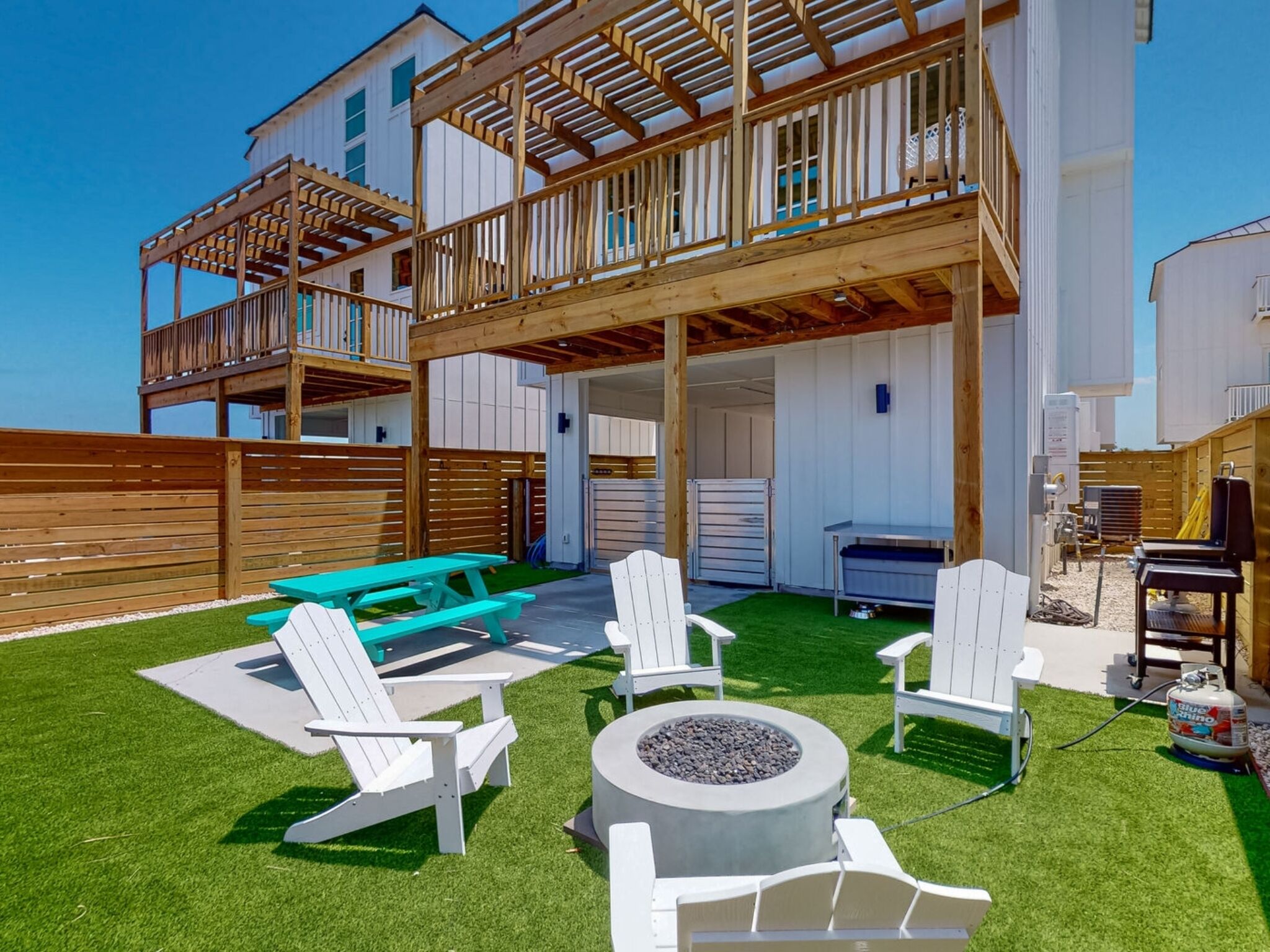 DDB  Newly Built, Gorgeous Beach Home, Heated Shared Pool, Golf Cart Entire Stay