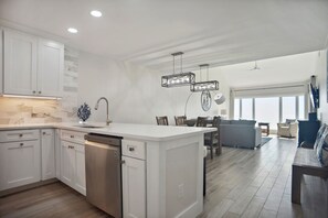 Interior - Shorewood 508 - Top Floor Direct Oceanfront 2BR/2 Bath (Hilton Head Island)