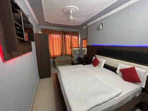 标准房 | 办公桌、隔音、免费 WiFi