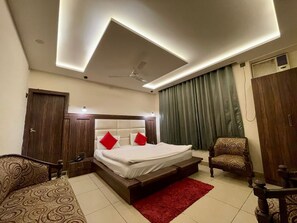 标准房 | 办公桌、隔音、免费 WiFi