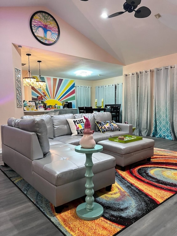 Stylish Retreat, Pets, Fenced, King Bed - Tallahassee, FL