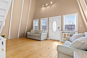 Smart TV - Barnacle Bungalow / 1330 W Beach Drive (Oak Island)