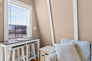 Interior - Barnacle Bungalow / 1330 W Beach Drive (Oak Island)