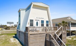 Exterior - Barnacle Bungalow / 1330 W. Beach Drive - Coastal Vacation Resorts (Oak Island)
