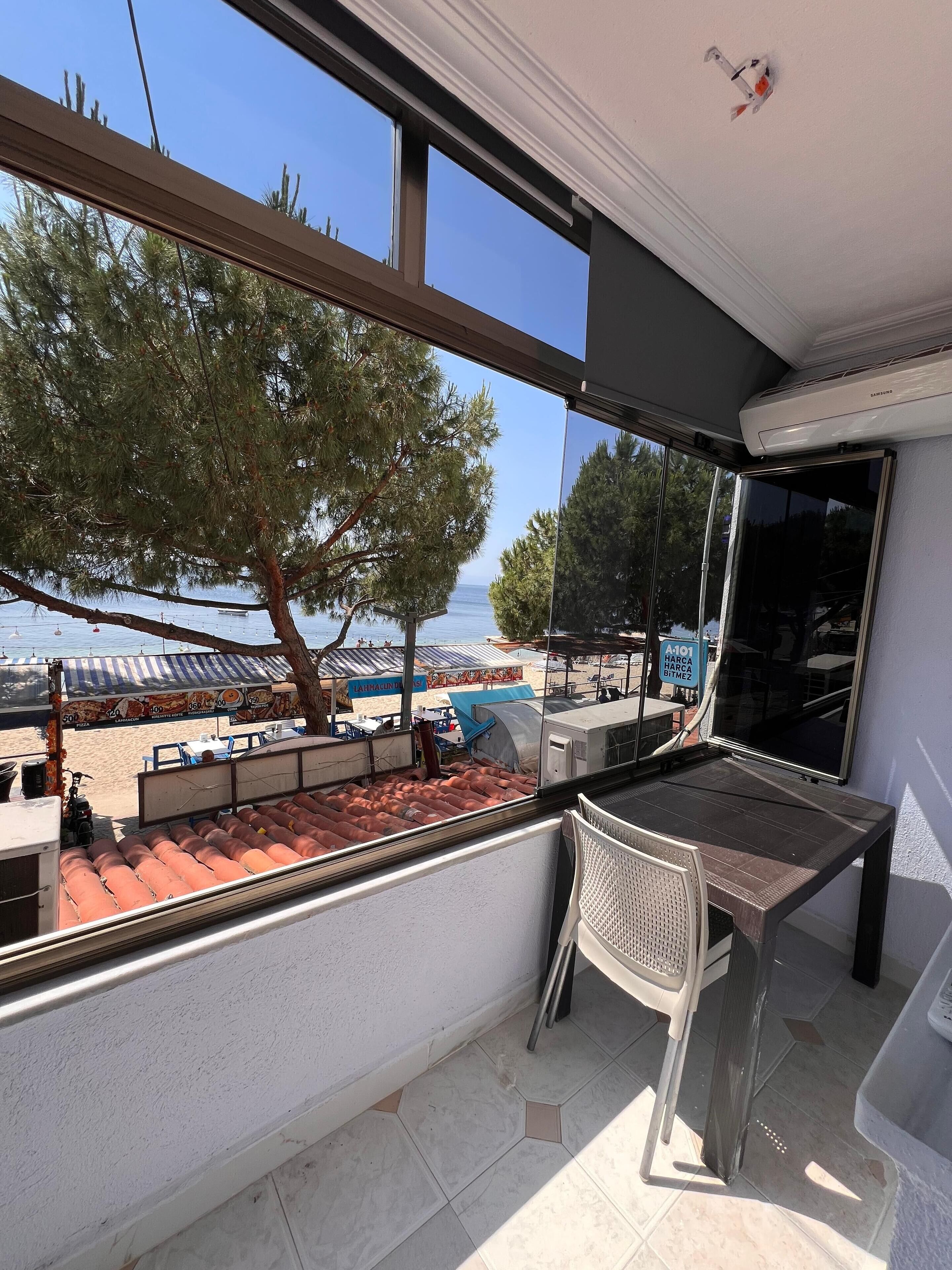 ใกล้ชายหาด, 20 บาร์ริมหาด