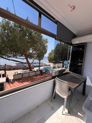 Beach nearby, 20 beach bars