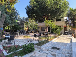 Daily full breakfast (EUR 10 per person)