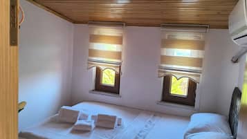 Soundproofing, free WiFi, bed sheets