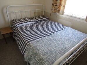 3 bedrooms, iron/ironing board, WiFi - Bella's Bayview - Esplanade position! Off Peak Special! (Point Turton)