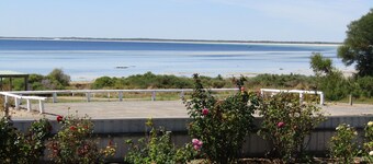 Bella's Bayview - Esplanade position! Off Peak Special!