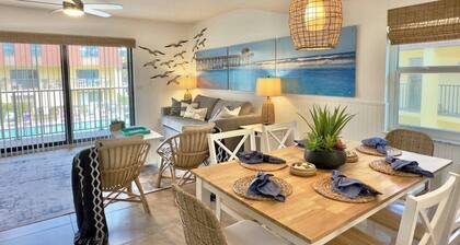 Beachfront with heated pool, 60 seconds to beach