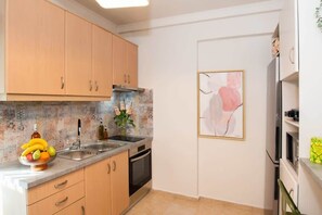 Microwave, oven, coffee/tea maker, toaster