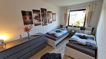 2 Schlafzimmer, Reisekinderbett, kostenloses WLAN, Bettwäsche