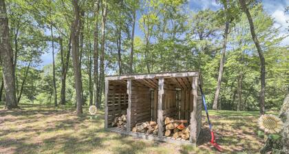 Gentle Breeze: The Maple: Romantic Secluded Getaway