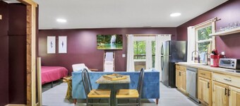 Gentle Breeze: The Maple: Romantic Secluded Getaway