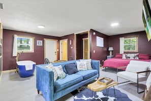 1 habitación, tabla de planchar con plancha, wifi gratis y ropa de cama