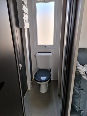 Douche, sèche-cheveux, papier toilette