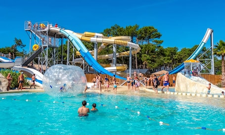 Indoor pool, outdoor pool. Mobil Home Ultimate Plus 6 persons Camping 5* Direct ocean access