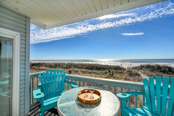 Spetacular Atlantic ocean and white sandy beach view