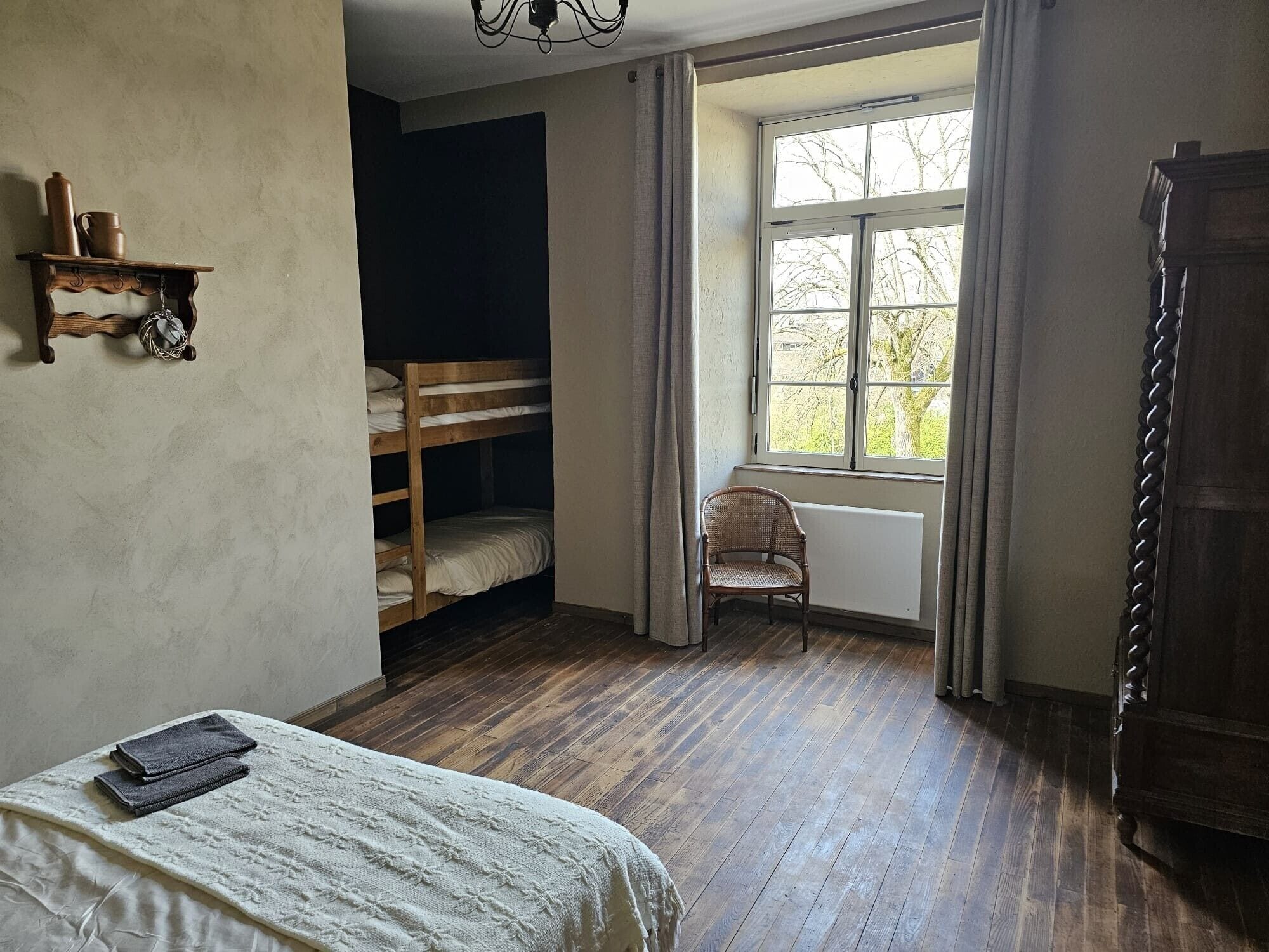 6 bedrooms, in-room safe, iron/ironing board, free WiFi