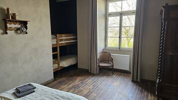 6 bedrooms, in-room safe, iron/ironing board, free WiFi