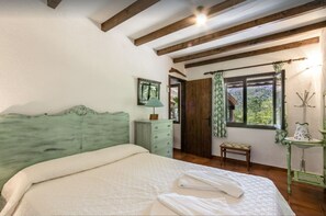 2 habitaciones, tabla de planchar con plancha y wifi gratis 