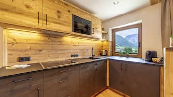 Fridge, stovetop, dishwasher, coffee/tea maker