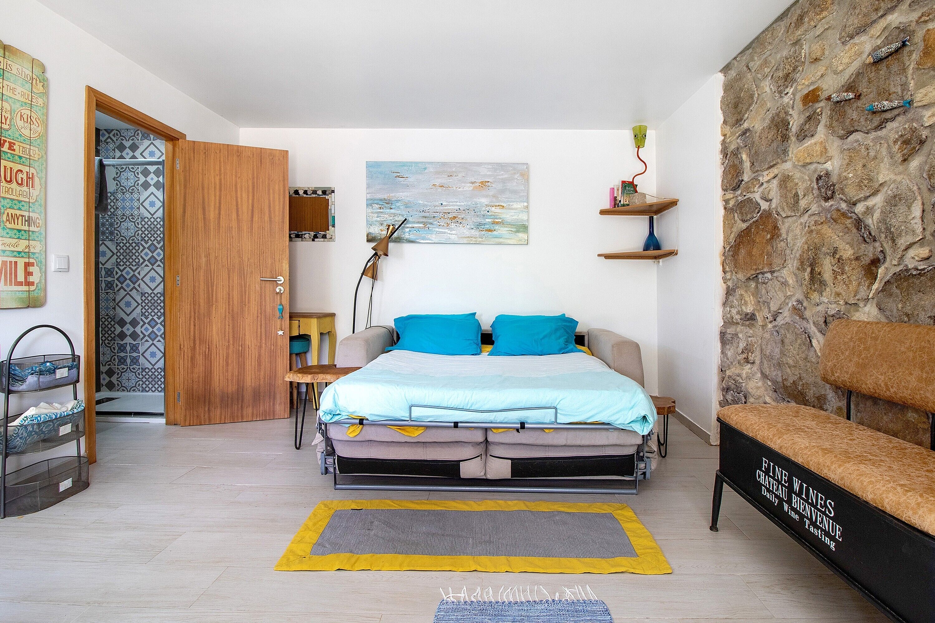 アイロン / アイロン台、WiFi (無料)、ベッドシーツ