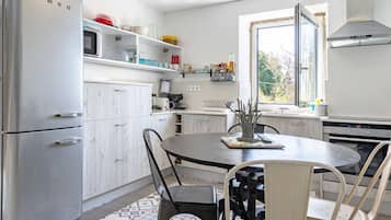 Refrigerador, microondas, horno, lavavajillas