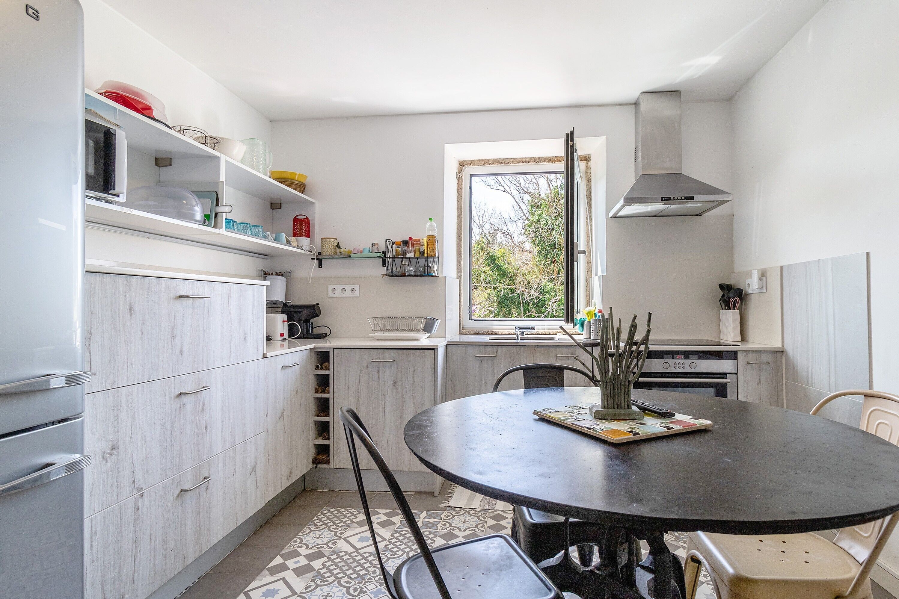 Kühlschrank, Mikrowelle, Ofen, Geschirrspüler