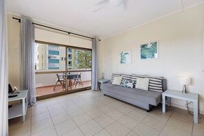 TV - Holiday Apartment 'House Amendoeiras' with Shared Pool, Shared Garden & Wi-Fi (Vilamoura)