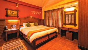 Quarto casal luxo | Escrivaninha, Wi-Fi de cortesia