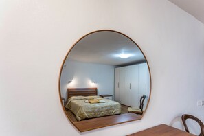 3 slaapkamers, een strijkplank/strijkijzer, gratis wifi, beddengoed