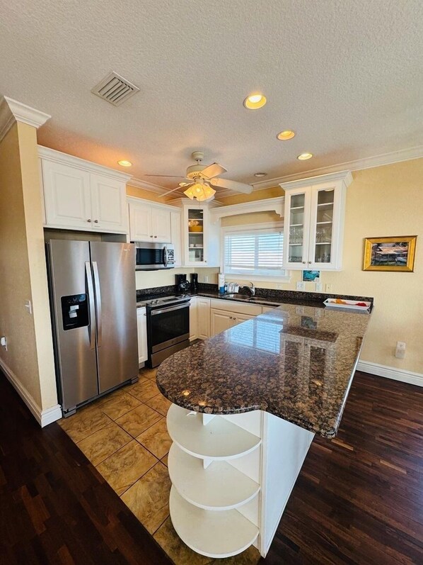 House, 6 Bedrooms | Private kitchen - Sans Souci 6 Bedroom Home by RedAwning (Bradenton Beach)