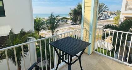 Sans Souci 6 Bedroom Home by RedAwning