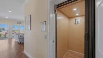 House, 6 Bedrooms | Interior