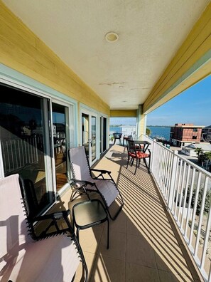 House, 6 Bedrooms | Outdoor dining - Sans Souci 6 Bedroom Home by RedAwning (Bradenton Beach)