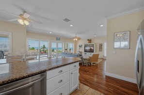 Maison, 6 chambres | Intérieur