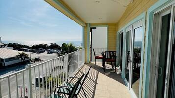 House, 6 Bedrooms | Property grounds