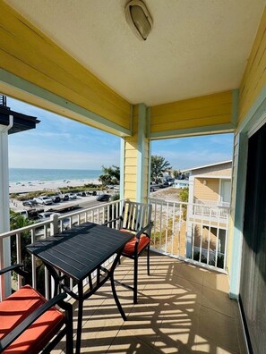 House, 6 Bedrooms | Outdoor dining - Sans Souci 6 Bedroom Home by RedAwning (Bradenton Beach)